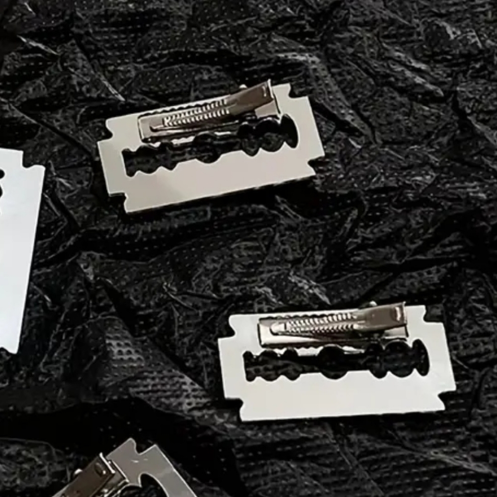 2 PC Set Razorblade Hair Clips - Picture 5 of 5